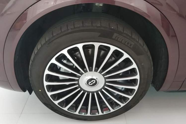 Used Hima AITO M8 2025 Extended-Range Ultra Version 53.4 kWh 5-Seater Edition Left Front Wheel Hub