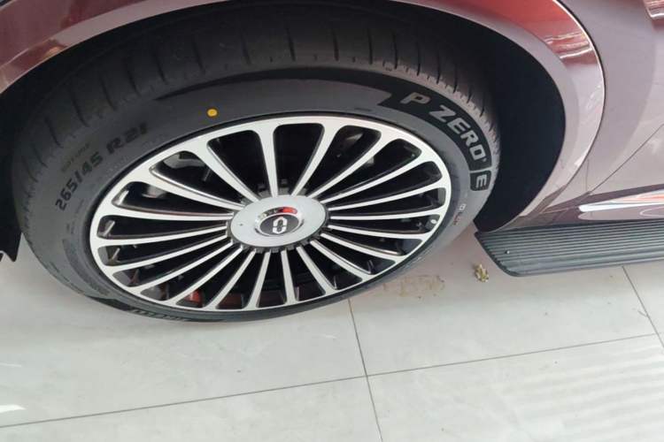 Used Hima AITO M8 2025 Extended-Range Ultra Version 53.4 kWh 5-Seater Edition Left Front Wheel Hub