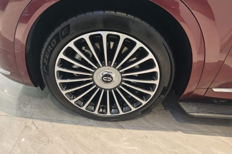 Used Hima AITO M8 2025 Extended-Range Ultra Version 53.4 kWh 6-Seater Edition Left Front Wheel Hub