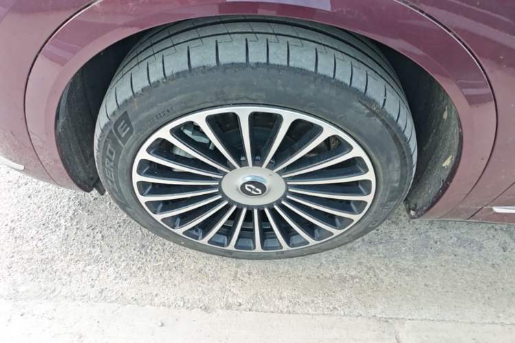 Used Hima AITO M8 2025 Extended-Range Ultra Version 53.4 kWh 5-Seater Edition Left Front Wheel Hub