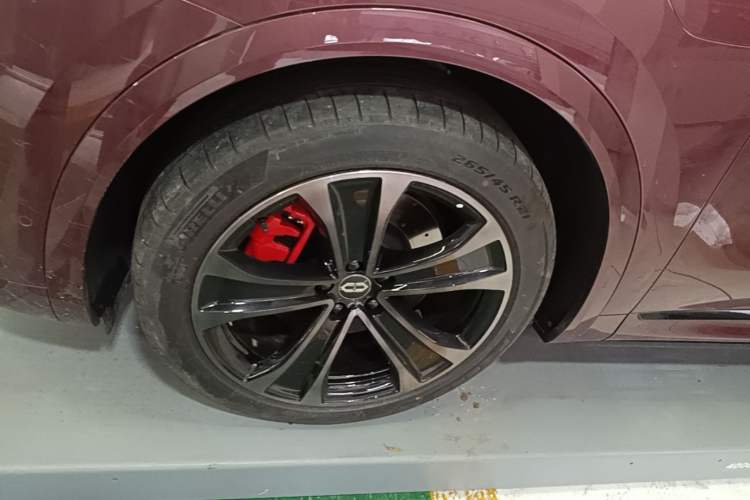 Used Hima AITO M8 2025 Extended-Range Ultra Version 53.4 kWh 6-Seater Edition Left Front Wheel Hub