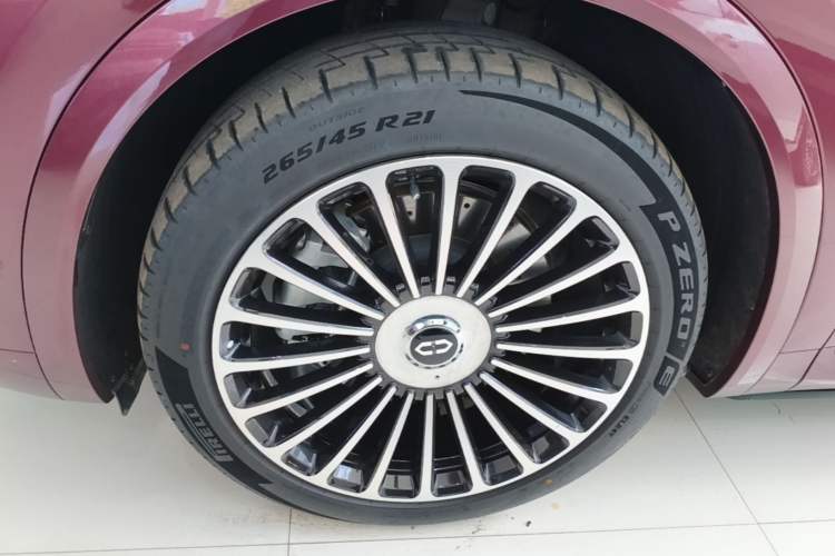 Used Hima AITO M8 2025 Extended-Range Ultra Version 53.4 kWh 5-Seater Edition Left Front Wheel Hub