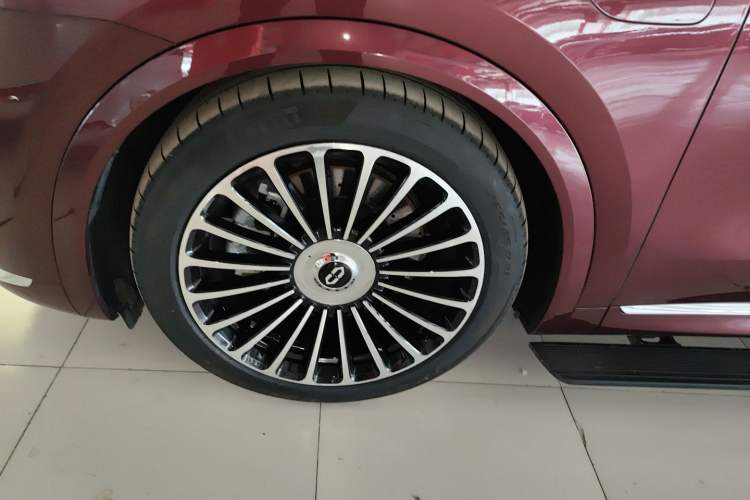 Used Hima AITO M8 2025 Extended-Range Ultra Version 53.4 kWh 5-Seater Edition Left Front Wheel Hub