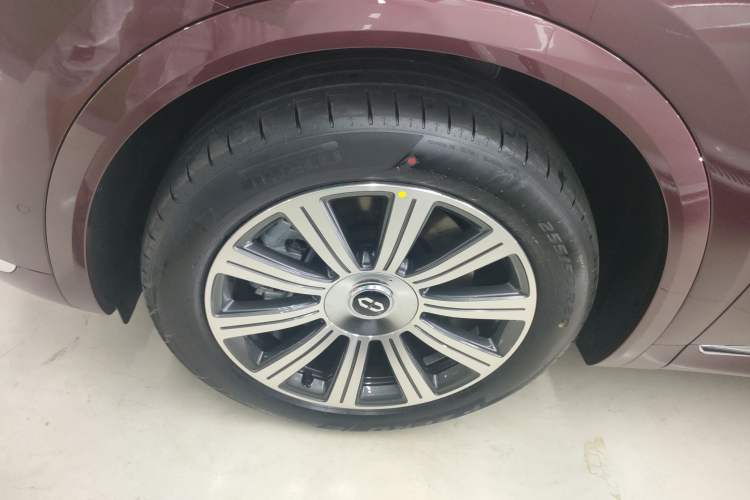 Used Hima AITO M8 2025 Extended-Range Max+ Version 53.4 kWh 5-Seater Edition Left Front Wheel Hub
