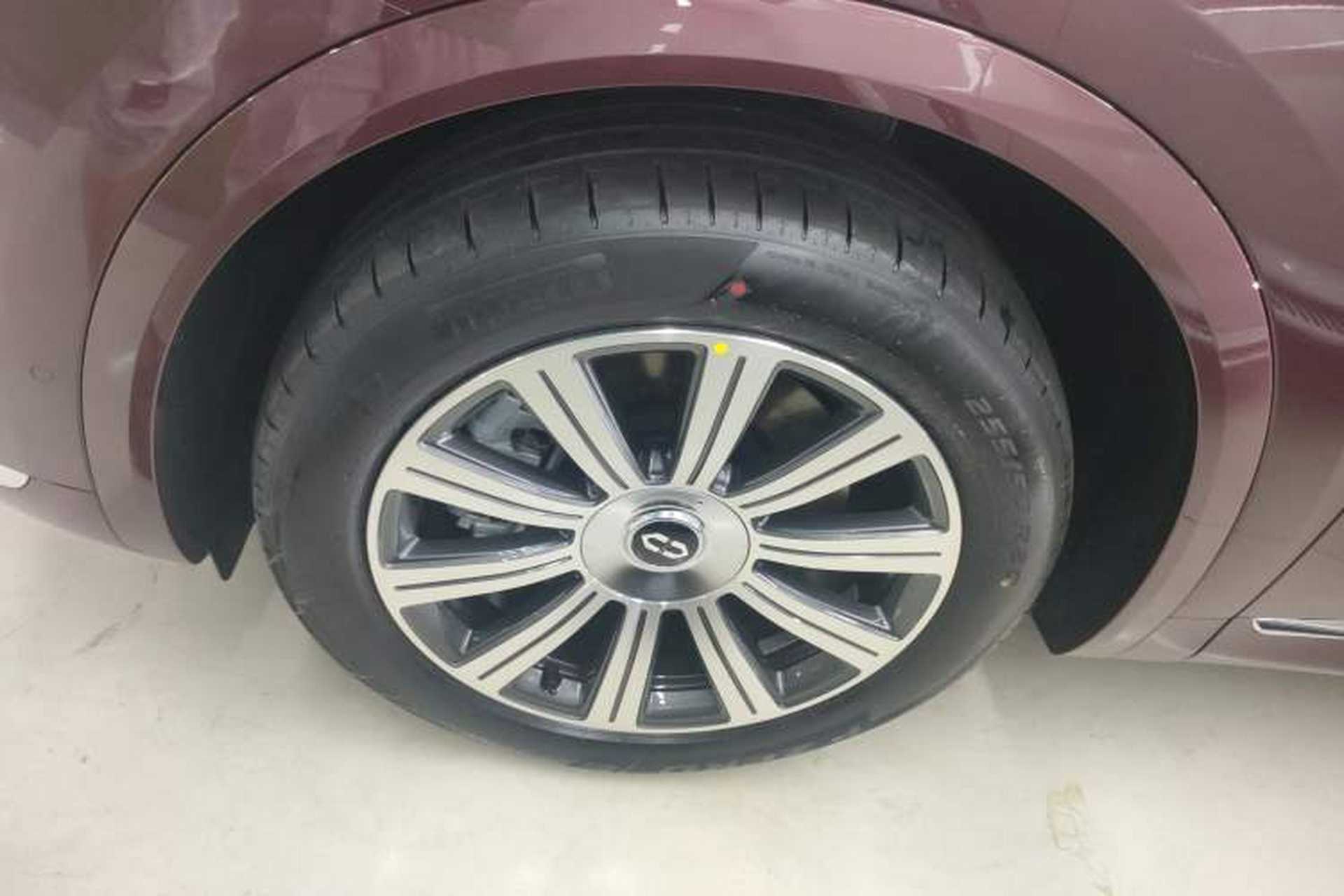 Used Hima AITO M8 2025 Extended-Range Max+ Version 53.4 kWh 5-Seater Edition Left Front Wheel Hub