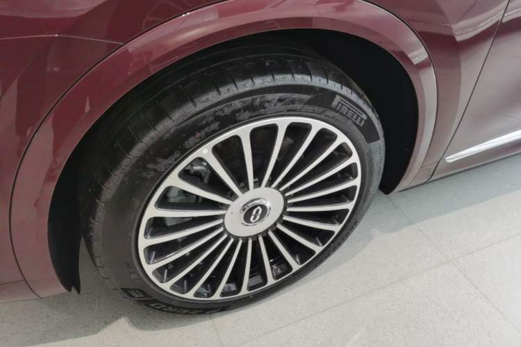 Used Hima AITO M8 2025 Extended-Range Ultra Version 53.4 kWh 6-Seater Edition Left Front Wheel Hub