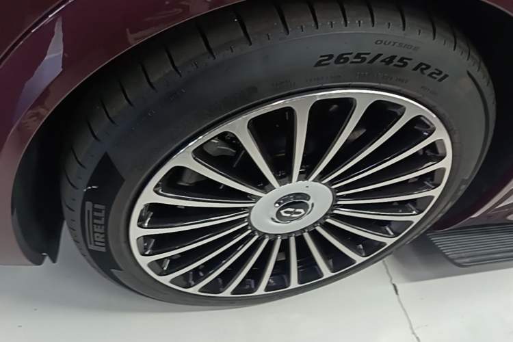 Used Hima AITO M8 2025 Extended-Range Ultra Version 53.4 kWh 5-Seater Edition Left Front Wheel Hub
