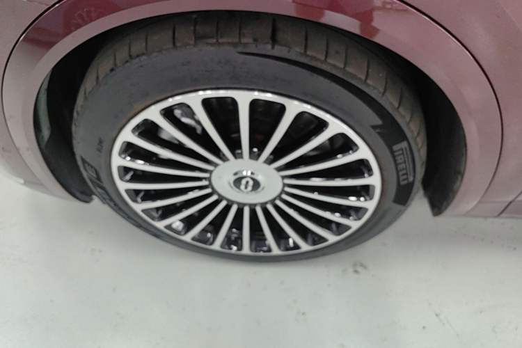 Used Hima AITO M8 2025 Extended-Range Ultra Version 53.4 kWh 5-Seater Edition Left Front Wheel Hub