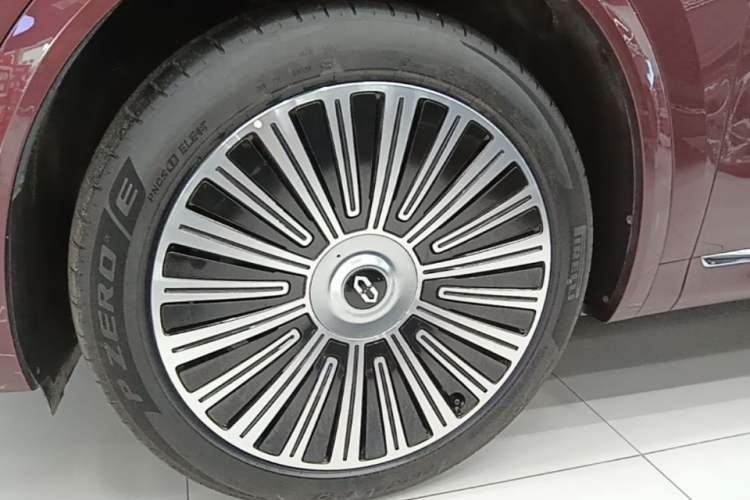 Used Hima AITO M8 2025 Extended-Range Ultra Version 53.4 kWh 5-Seater Edition Left Front Wheel Hub