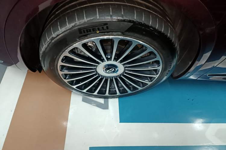 Used Hima AITO M8 2025 Extended-Range Ultra Version 53.4 kWh 5-Seater Edition Left Front Wheel Hub