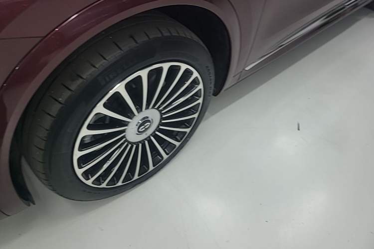 Used Hima AITO M8 2025 Extended-Range Ultra Version 53.4 kWh 5-Seater Edition Left Front Wheel Hub