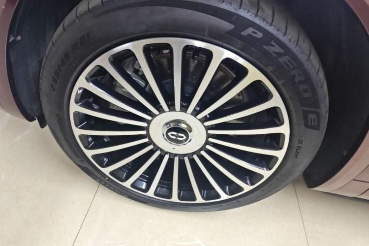 Used Hima AITO M8 2025 Extended-Range Ultra Version 53.4 kWh 5-Seater Edition Left Front Wheel Hub