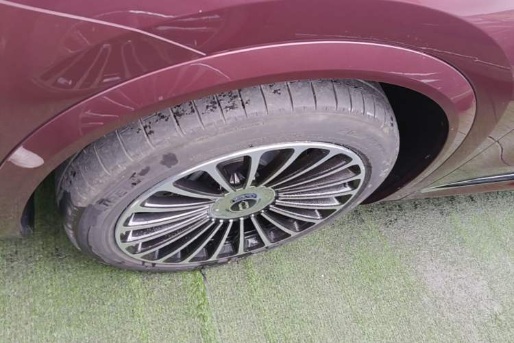 Used Hima AITO M8 2025 Extended-Range Ultra Version 53.4 kWh 5-Seater Edition Left Front Wheel Hub