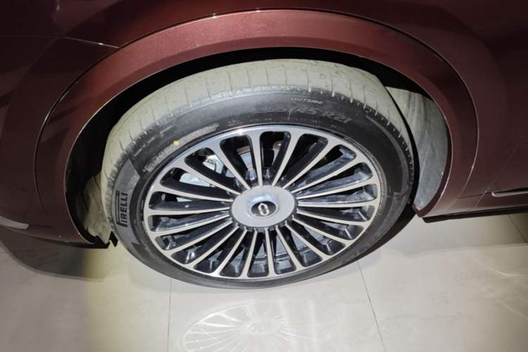 Used Hima AITO M8 2025 Extended-Range Ultra Version 53.4 kWh 5-Seater Edition Left Front Wheel Hub