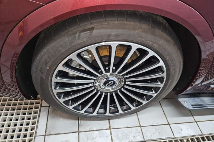 Used Hima AITO M8 2025 Extended-Range Ultra Version 53.4 kWh 5-Seater Edition Left Front Wheel Hub
