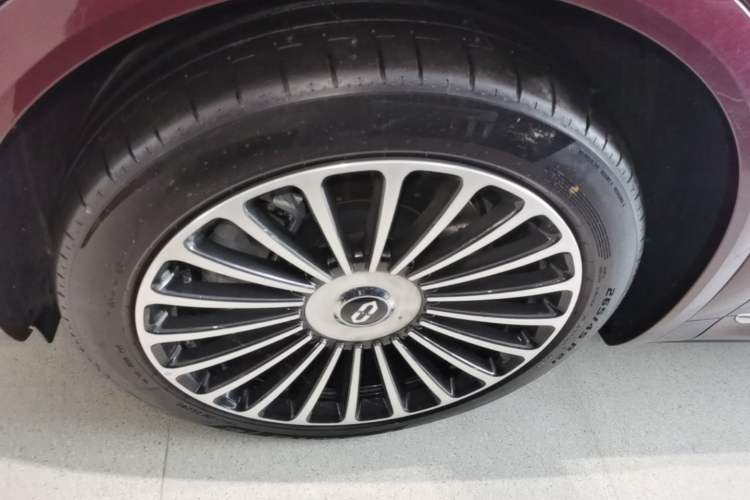 Used Hima AITO M8 2025 Extended-Range Ultra Version 53.4 kWh 5-Seater Edition Left Front Wheel Hub