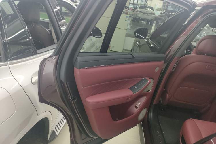 Used Hima AITO M8 2025 Extended-Range Max+ Version 53.4 kWh 5-Seater Edition Left Rear Door Interior