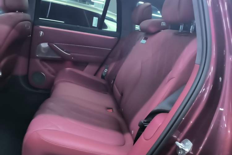 Used Hima AITO M8 2025 Extended-Range Ultra Version 53.4 kWh 5-Seater Edition Left Rear Seat