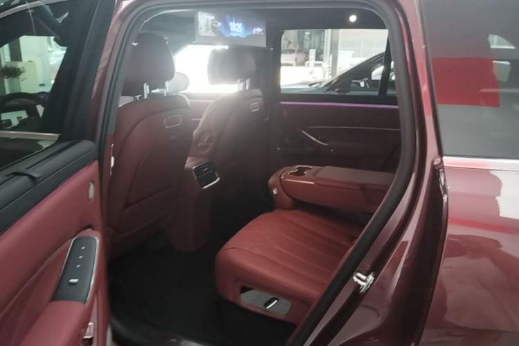 Used Hima AITO M8 2025 Extended-Range Ultra Version 53.4 kWh 5-Seater Edition Left Rear Seat