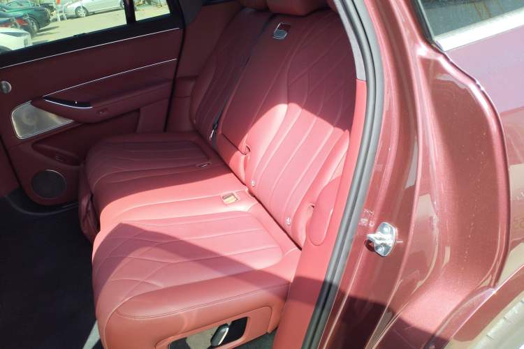 Used Hima AITO M8 2025 Extended-Range Ultra Version 53.4 kWh 5-Seater Edition Left Rear Seat