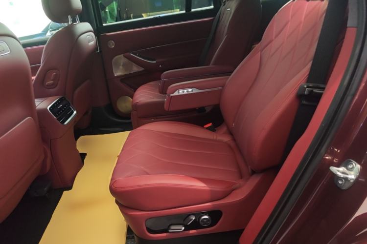 Used Hima AITO M8 2025 Extended-Range Ultra Version 53.4 kWh 6-Seater Edition Left Rear Seat