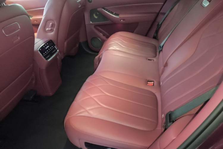 Used Hima AITO M8 2025 Extended-Range Ultra Version 53.4 kWh 5-Seater Edition Left Rear Seat