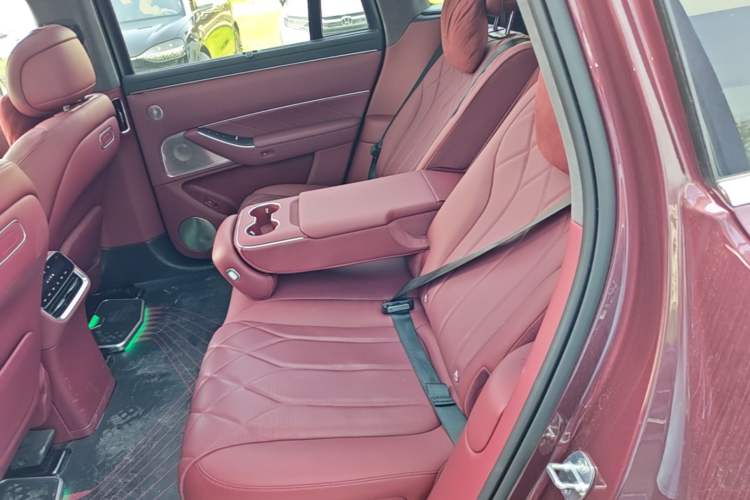 Used Hima AITO M8 2025 Extended-Range Ultra Version 53.4 kWh 5-Seater Edition Left Rear Seat