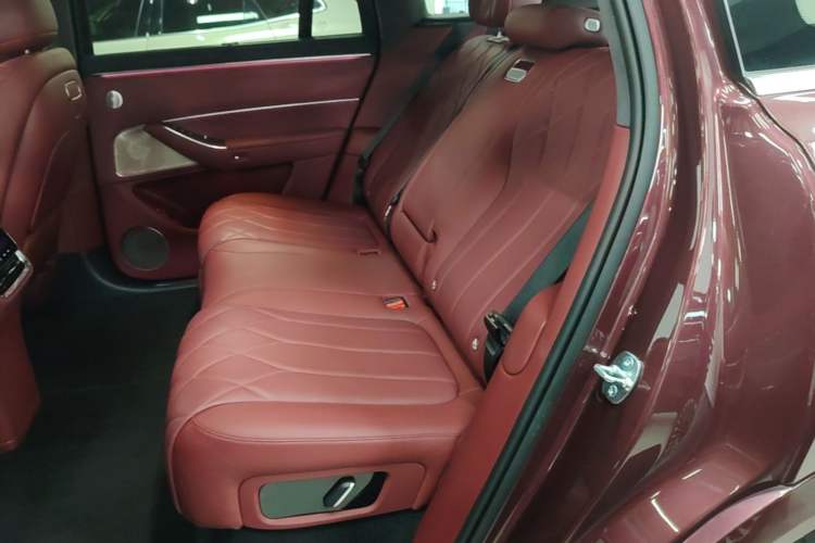 Used Hima AITO M8 2025 Extended-Range Ultra Version 53.4 kWh 5-Seater Edition Left Rear Seat