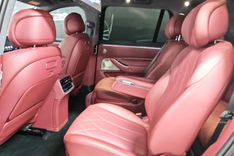 Used Hima AITO M8 2025 Extended-Range Max+ Version 53.4 kWh 6-Seater Edition Left Rear Seat
