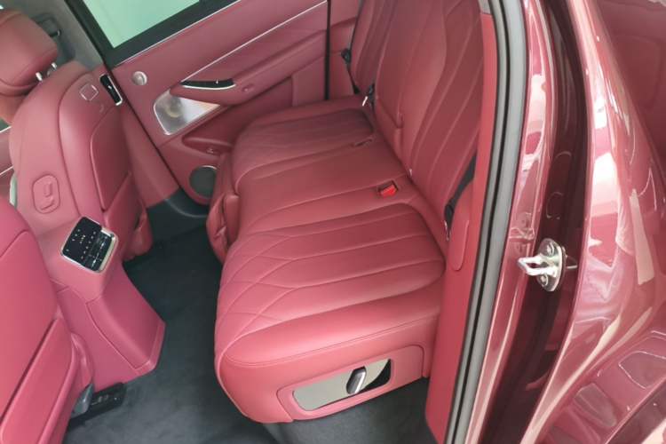 Used Hima AITO M8 2025 Extended-Range Ultra Version 53.4 kWh 5-Seater Edition Left Rear Seat