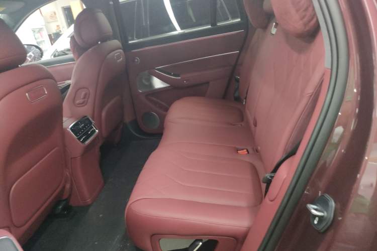 Used Hima AITO M8 2025 Extended-Range Max+ Version 53.4 kWh 5-Seater Edition Left Rear Seat