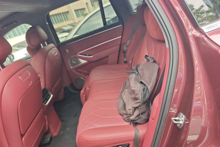 Used Hima AITO M8 2025 Extended-Range Ultra Version 53.4 kWh 5-Seater Edition Left Rear Seat