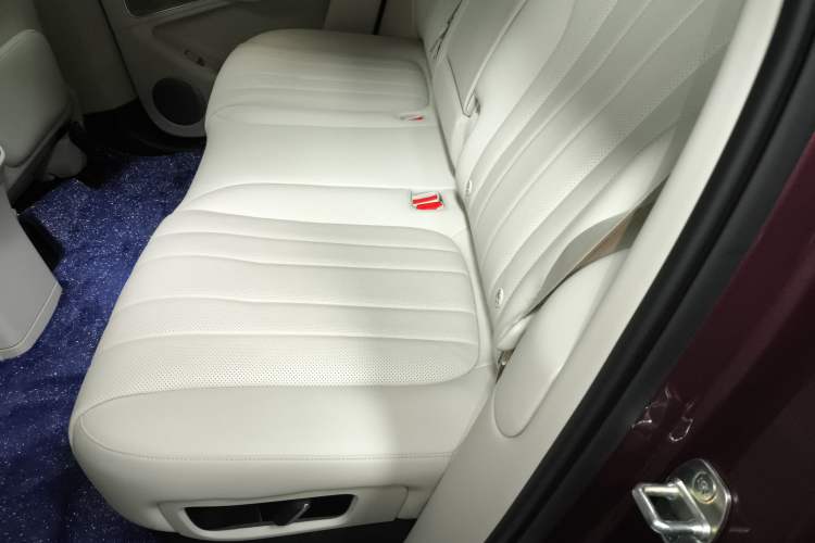 Used Hima AITO M8 2025 Extended-Range Max+ Version 53.4 kWh 5-Seater Edition Left Rear Seat