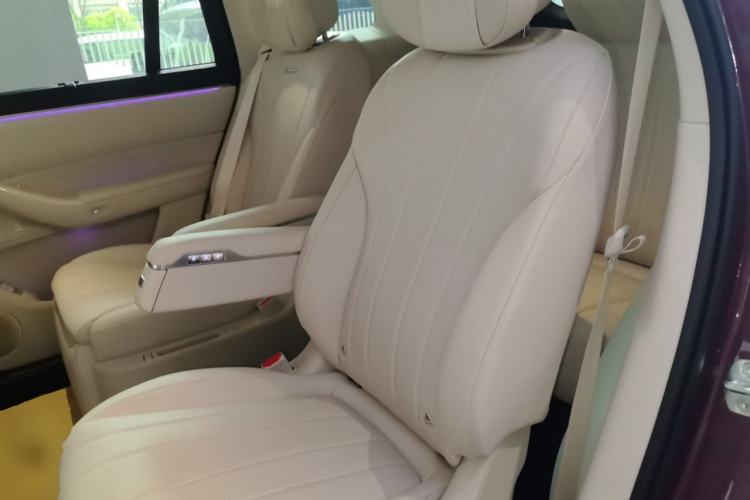 Used Hima AITO M8 2025 Extended-Range Max+ Version 53.4 kWh 6-Seater Edition Left Rear Seat