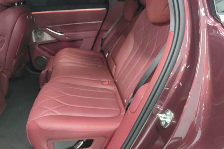 Used Hima AITO M8 2025 Extended-Range Ultra Version 53.4 kWh 5-Seater Edition Left Rear Seat