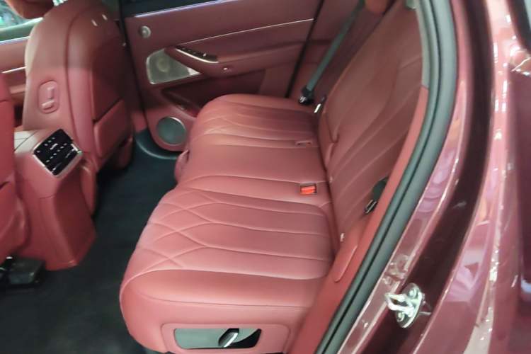 Used Hima AITO M8 2025 Extended-Range Ultra Version 53.4 kWh 5-Seater Edition Left Rear Seat