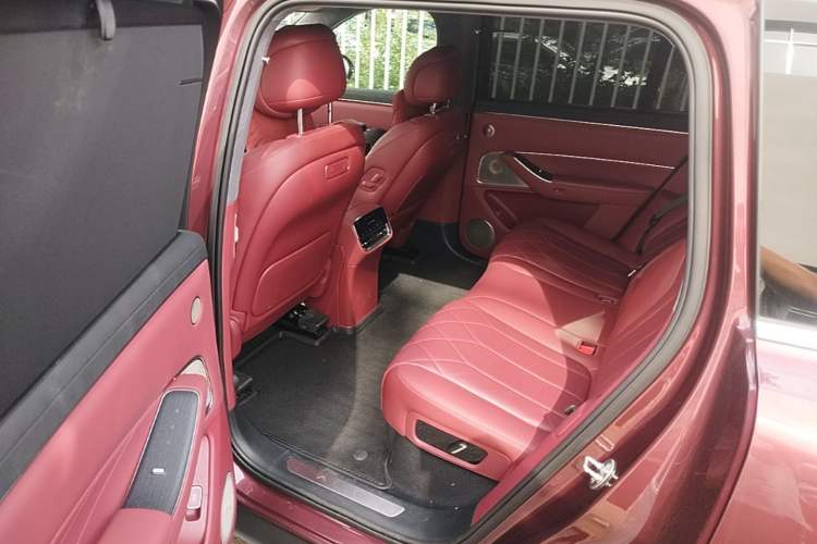 Used Hima AITO M8 2025 Extended-Range Ultra Version 53.4 kWh 5-Seater Edition Left Rear Seat