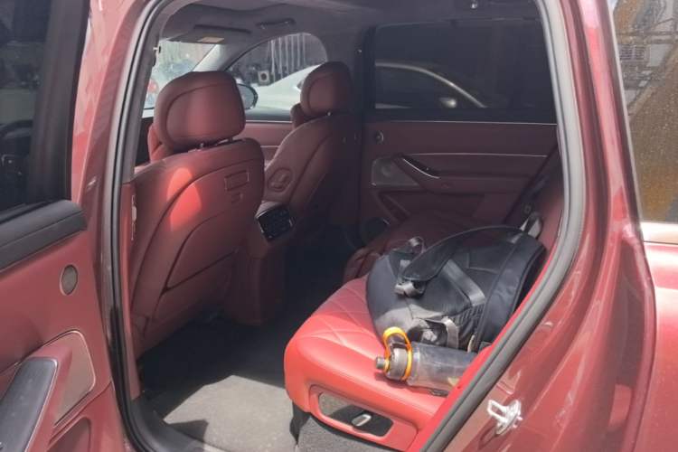 Used Hima AITO M8 2025 Extended-Range Max+ Version 53.4 kWh 5-Seater Edition Left Rear Seat