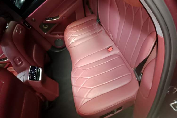 Used Hima AITO M8 2025 Extended-Range Ultra Version 53.4 kWh 5-Seater Edition Left Rear Seat