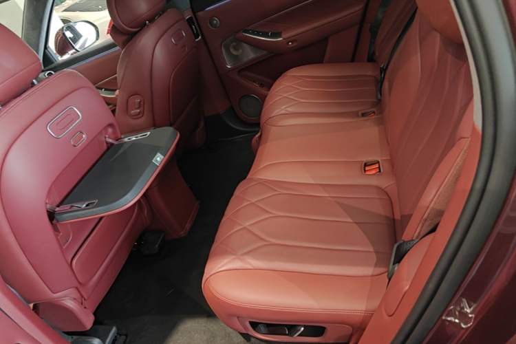 Used Hima AITO M8 2025 Extended-Range Ultra Version 53.4 kWh 5-Seater Edition Left Rear Seat