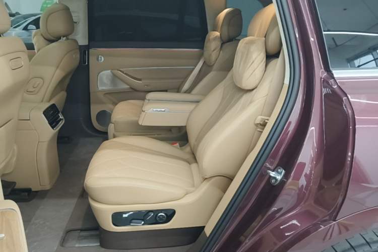 Used Hima AITO M8 2025 Extended-Range Max+ Version 53.4 kWh 6-Seater Edition Left Rear Seat