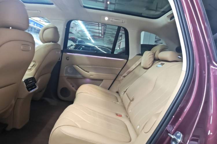Used Hima AITO M8 2025 Extended-Range Ultra Version 53.4 kWh 5-Seater Edition Left Rear Seat