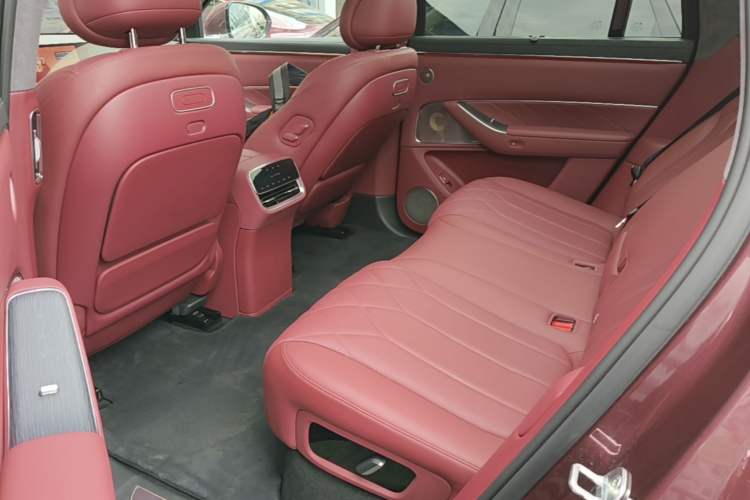 Used Hima AITO M8 2025 Extended-Range Ultra Version 53.4 kWh 5-Seater Edition Left Rear Seat