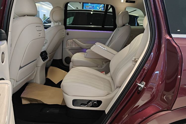 Used Hima AITO M8 2025 Extended-Range Max+ Version 53.4 kWh 6-Seater Edition Left Rear Seat