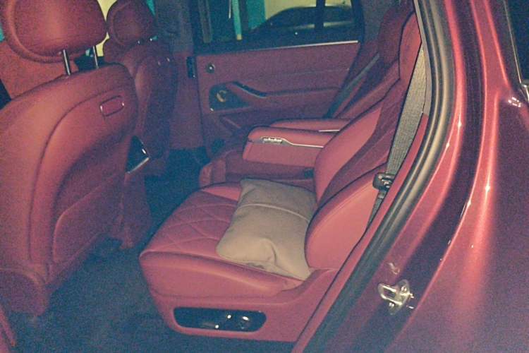 Used Hima AITO M8 2025 Extended-Range Max+ Version 53.4 kWh 6-Seater Edition Left Rear Seat