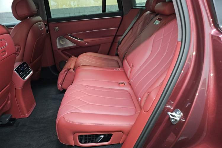 Used Hima AITO M8 2025 Extended-Range Ultra Version 53.4 kWh 5-Seater Edition Left Rear Seat