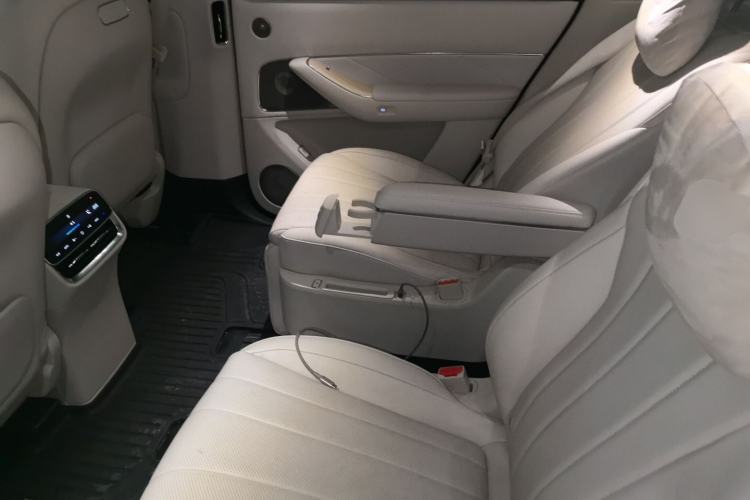 Used Hima AITO M8 2025 Model, Pure Electric Max+ Six-Seat Long-Range Version Left Rear Seat
