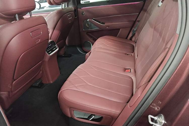 Used Hima AITO M8 2025 Extended-Range Ultra Version 53.4 kWh 5-Seater Edition Left Rear Seat