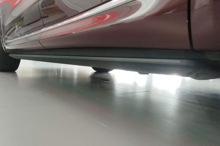 Used Hima AITO M8 2025 Extended-Range Ultra Version 53.4 kWh 5-Seater Edition Left Side Sill