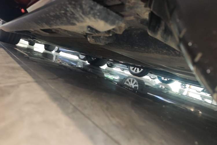 Used Hima AITO M8 2025 Extended-Range Ultra Version 53.4 kWh 6-Seater Edition Left Side Sill